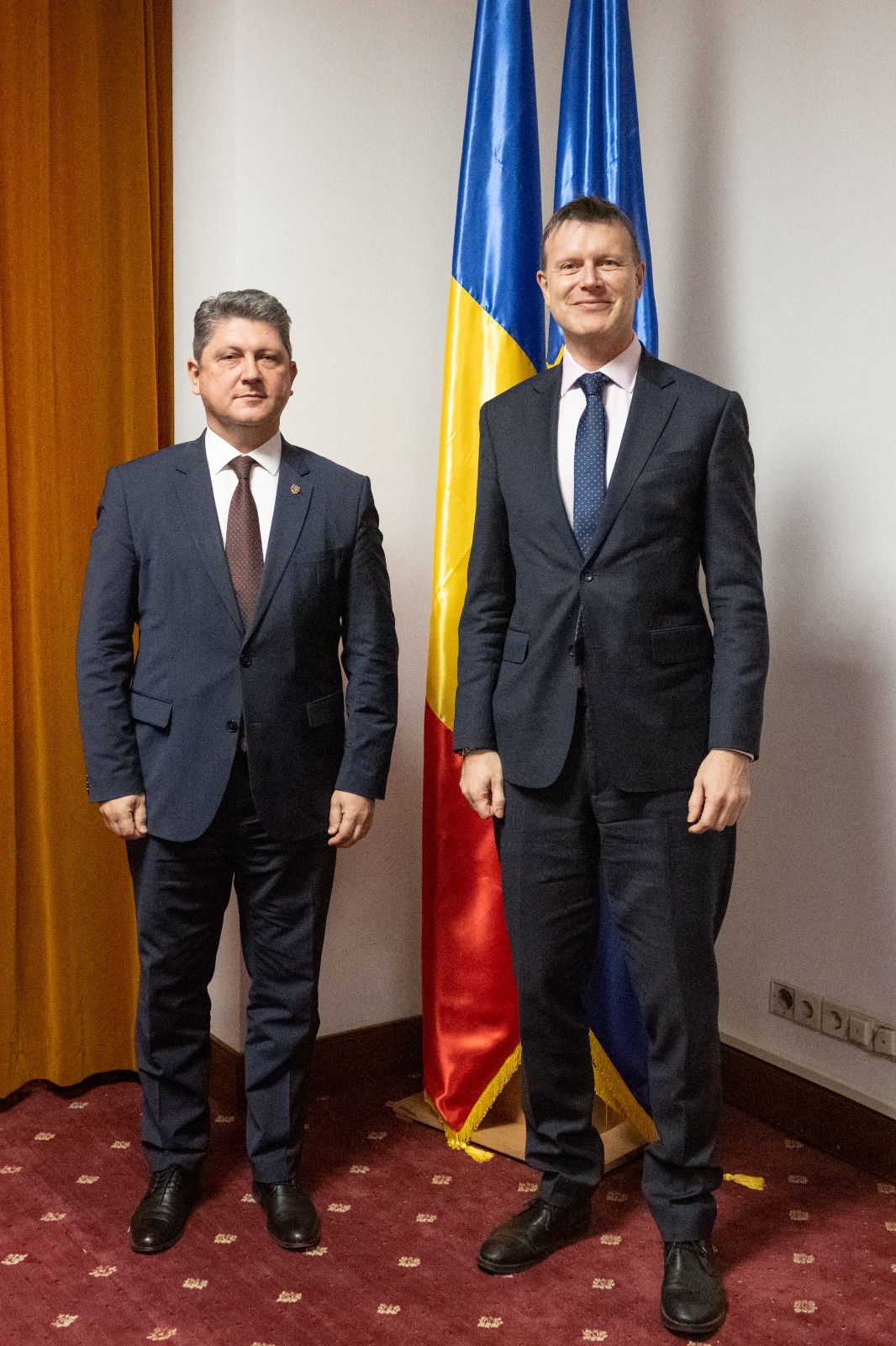 Primirea de către președintele Comisiei pentru politică externă din Senatul României, Titus Corlățean, a ambasadorului Regatului Unit al Marii Britanii și Irlandei de Nord, Giles Portman